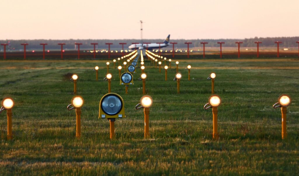 Poznaj mniej znane, ale fascynujące lotniska i lądowiska w Polsce: Świebodzice w świetle reflektorów